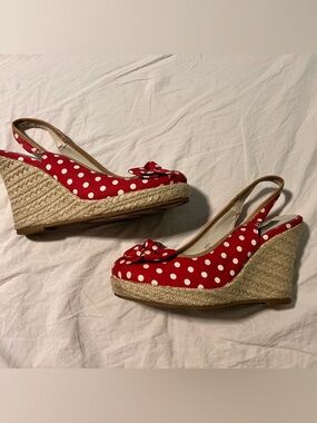 American Eagle y2k polka dot wedge heels